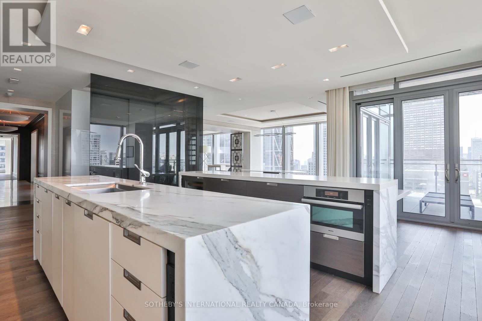 2503/2504 - 50 YORKVILLE AVENUE