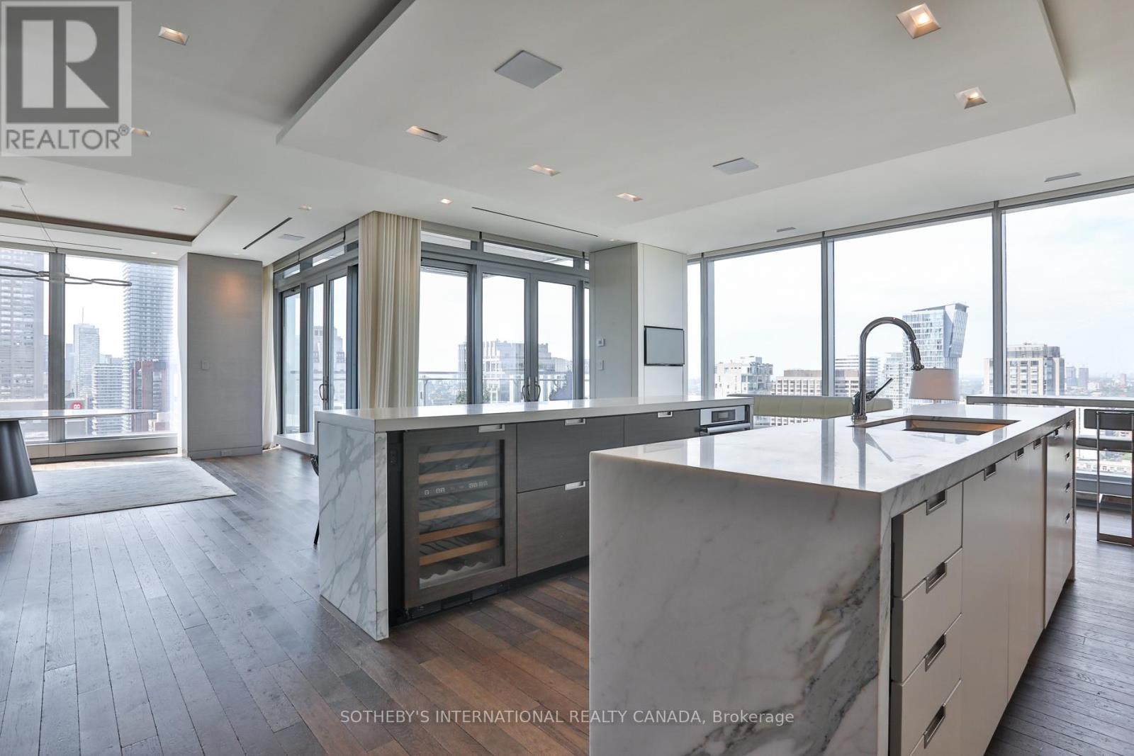 2503/2504 - 50 YORKVILLE AVENUE