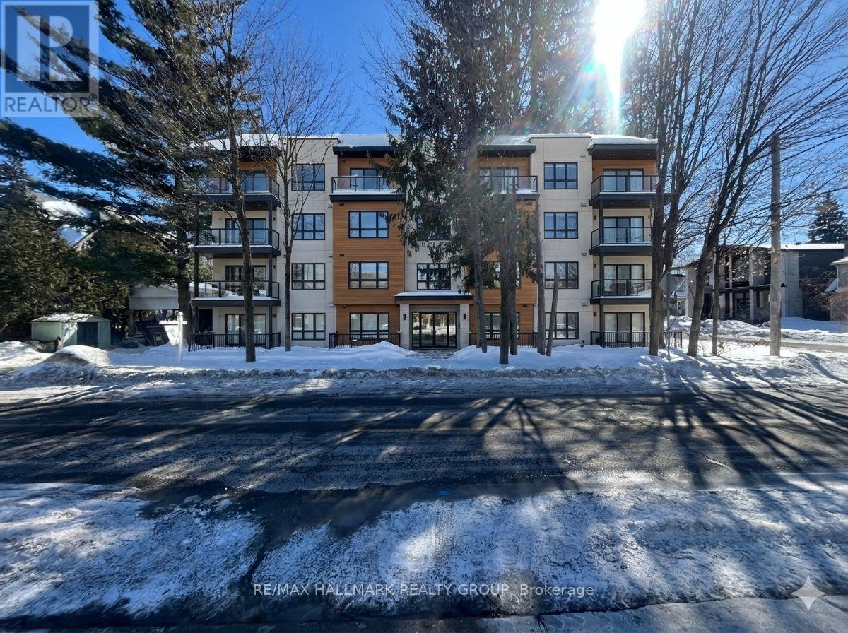 641 TWEEDSMUIR AVENUE