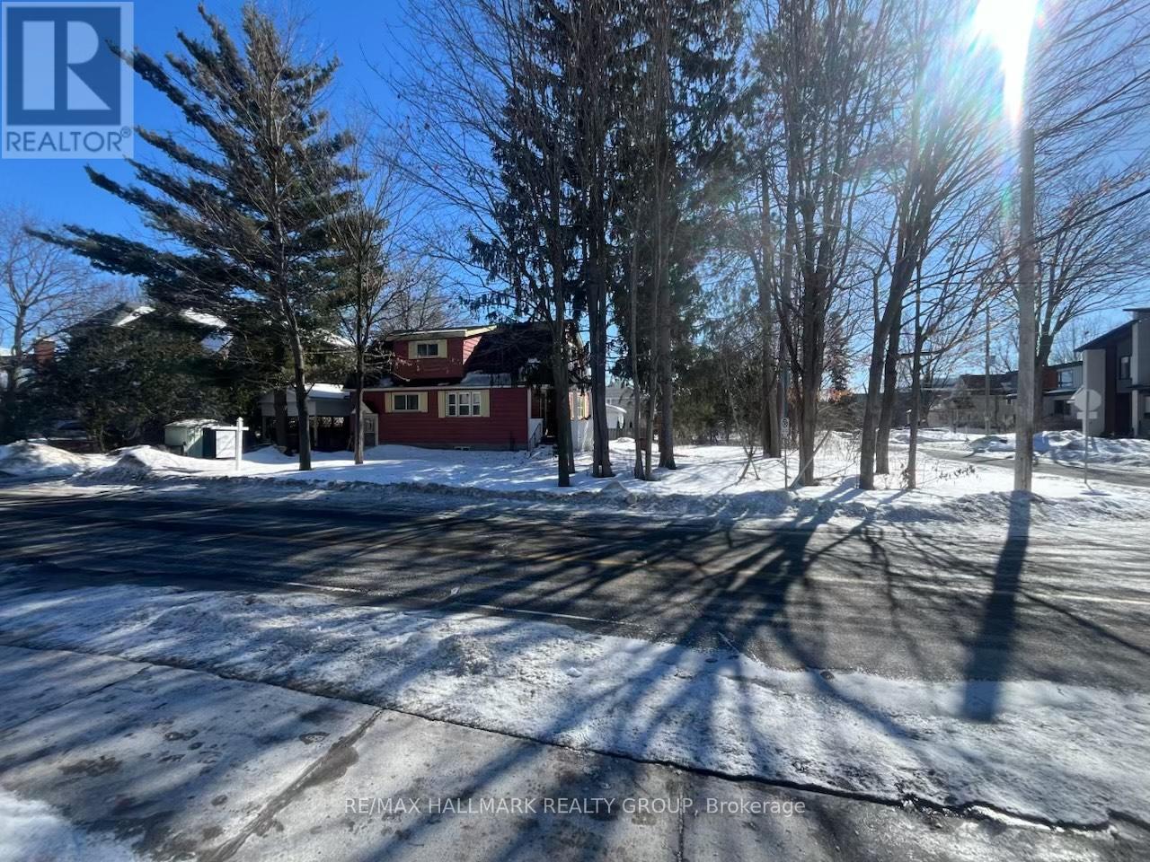 641 TWEEDSMUIR AVENUE