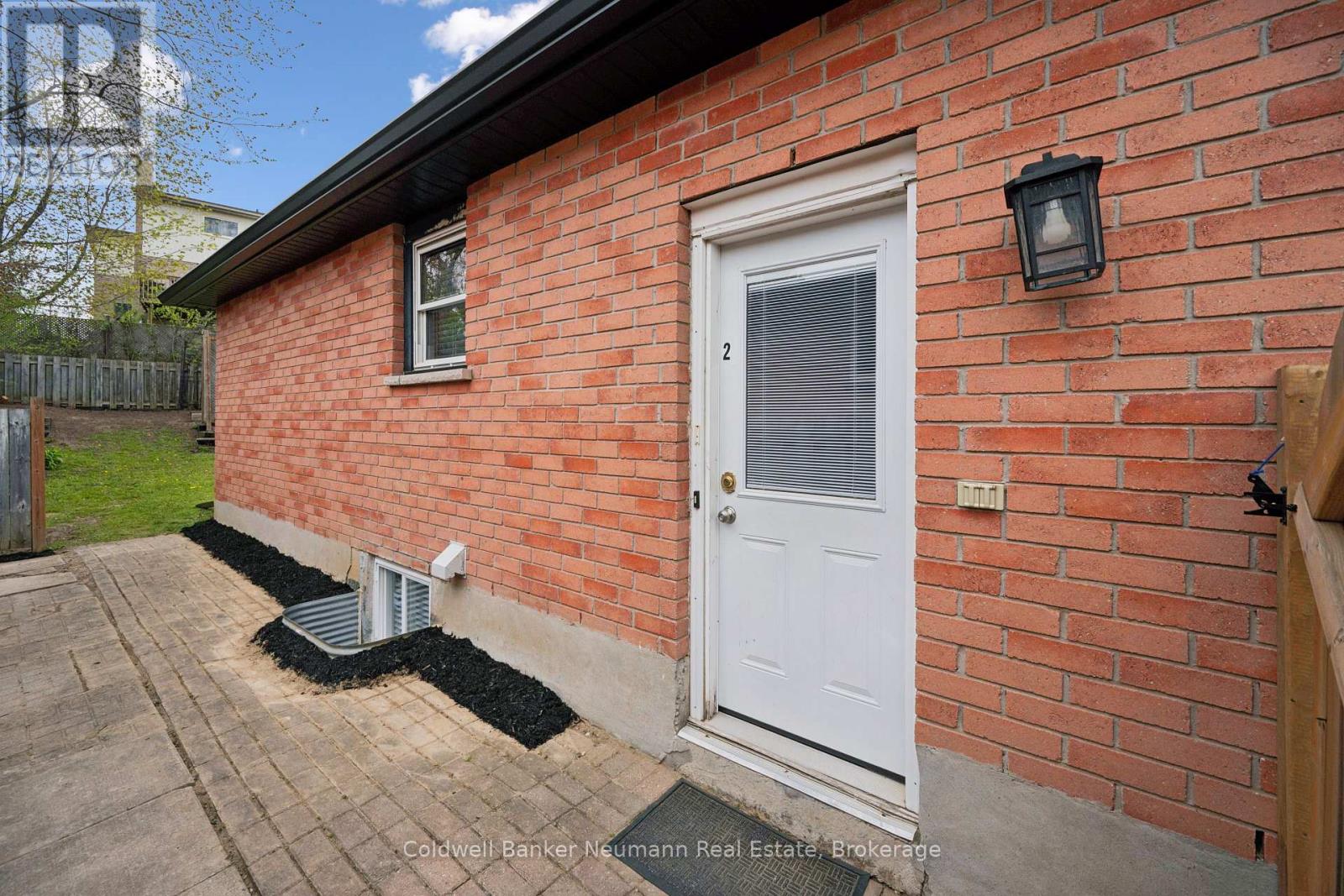 2 - 364 IMPERIAL ROAD S