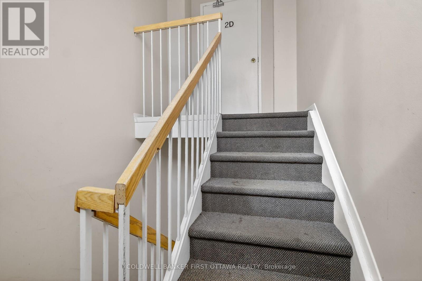 208 - 24 TOWN LINE W