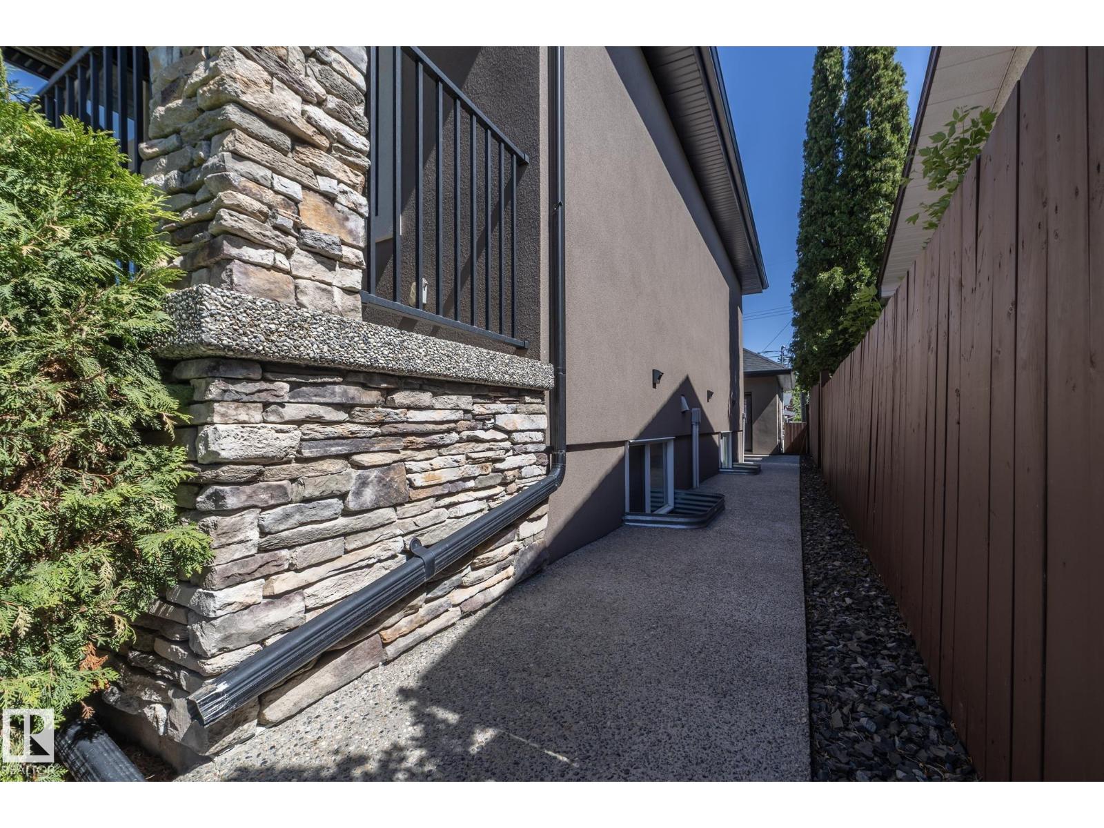 6504 97 AV NW