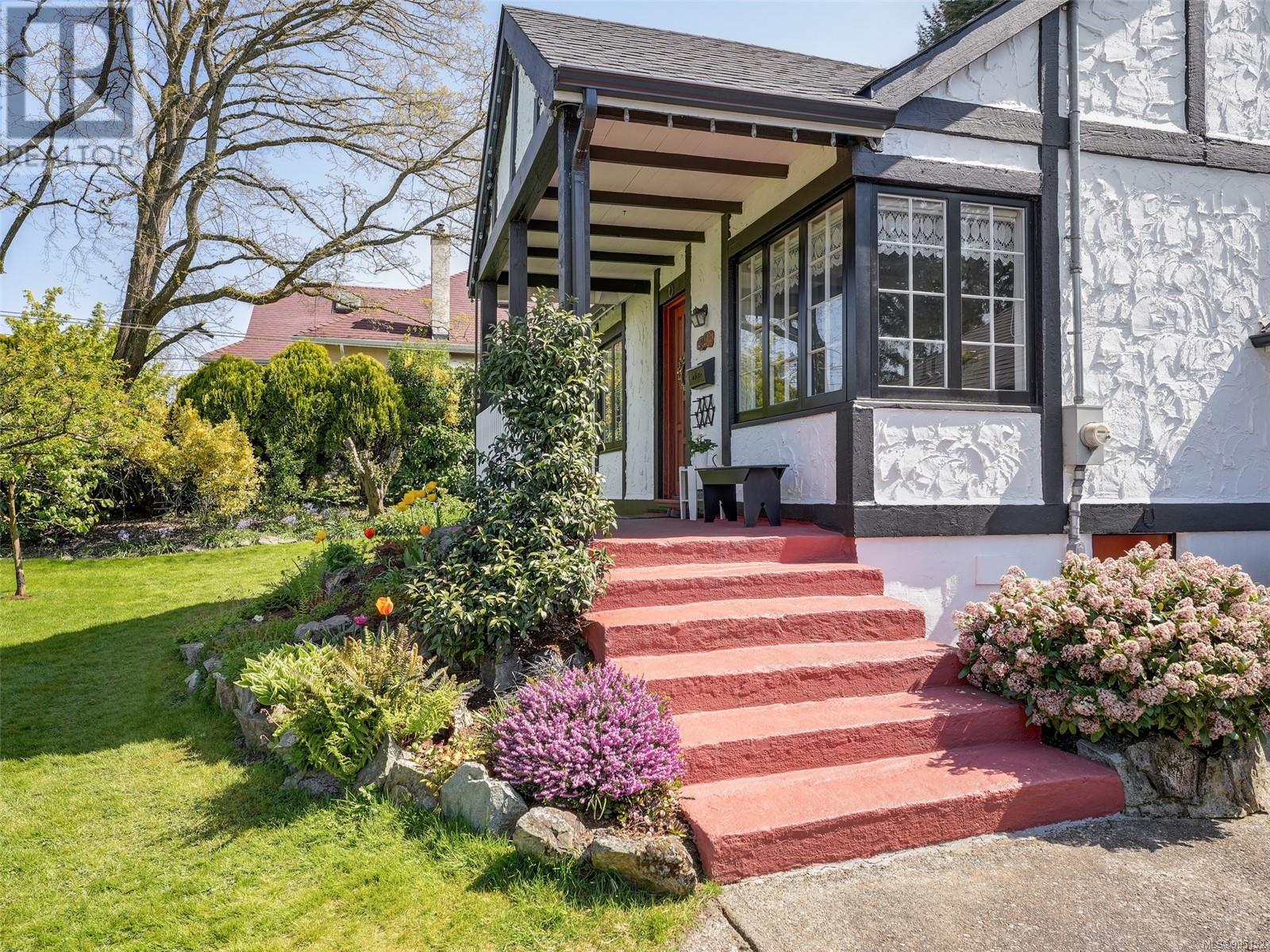 841 MANN Ave