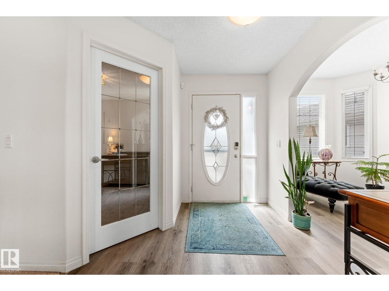 #6 10848 8 AV SW