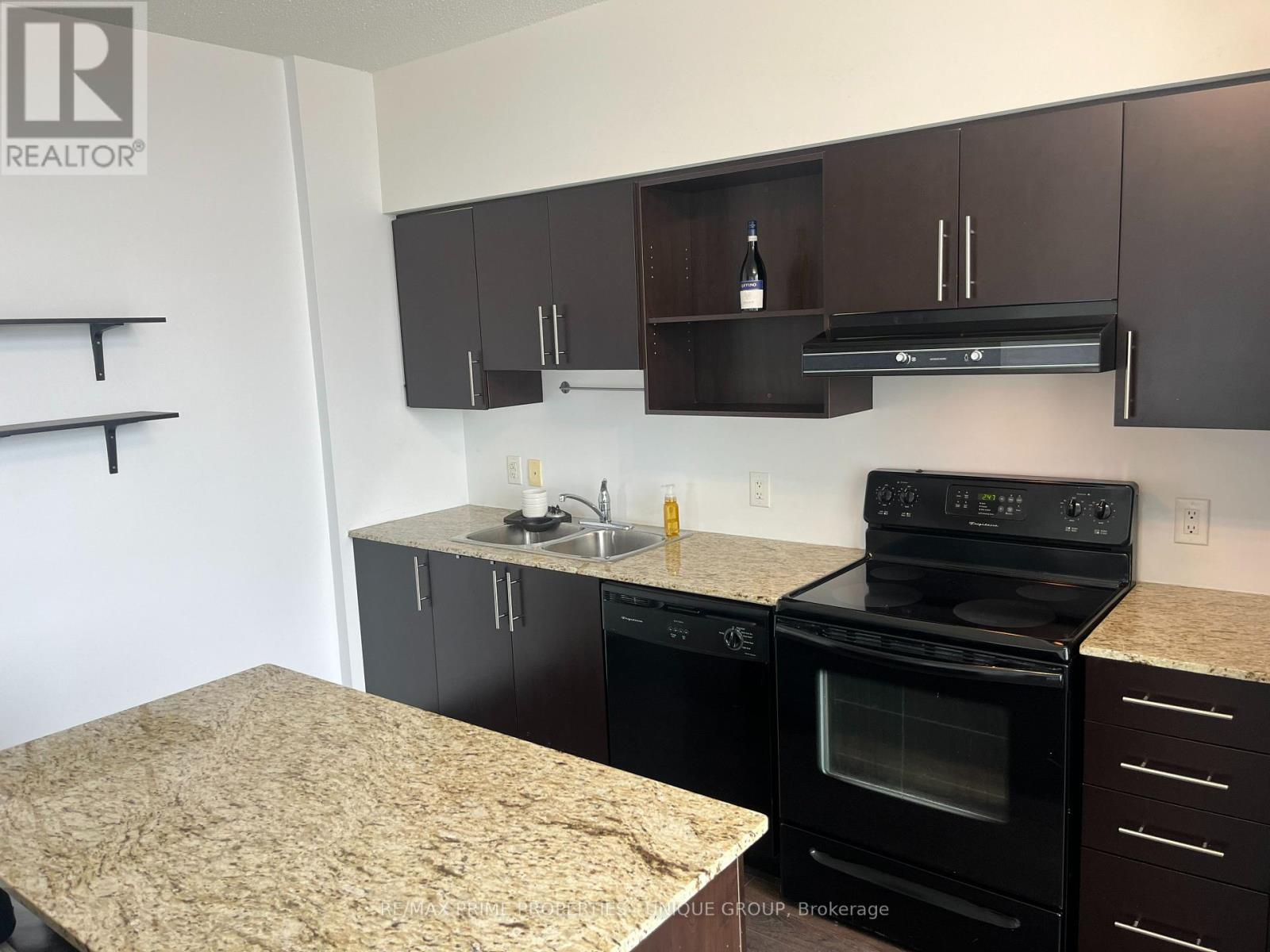 907 - 120 DALLIMORE CIRCLE