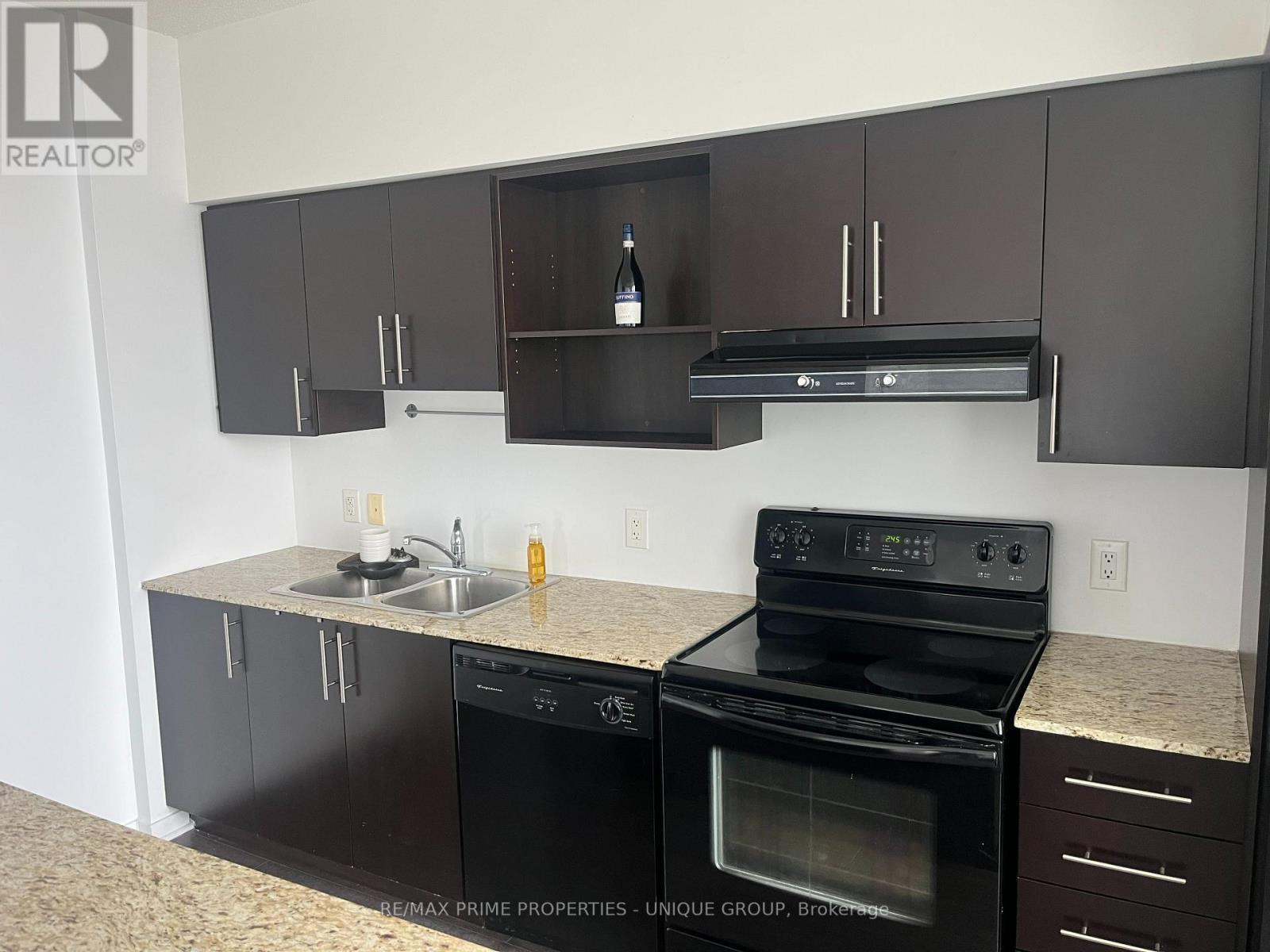 907 - 120 DALLIMORE CIRCLE