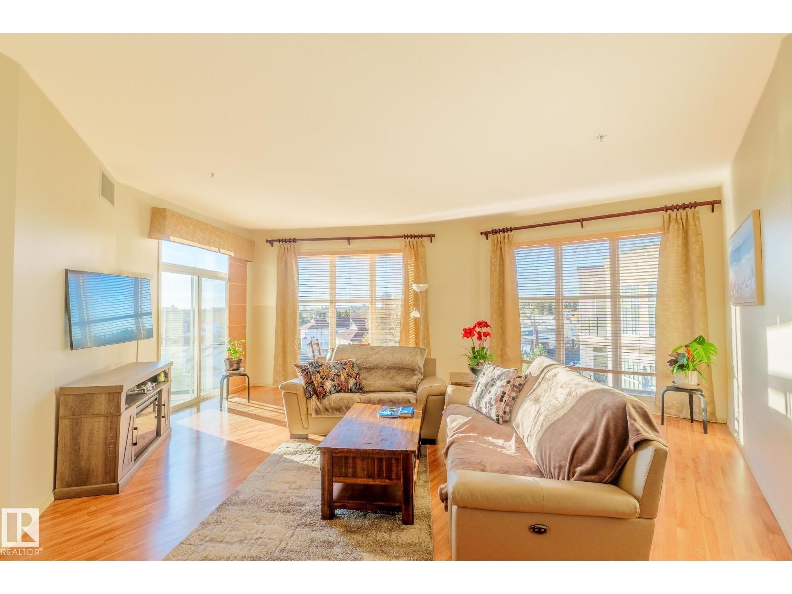 #449 4827 104A ST NW