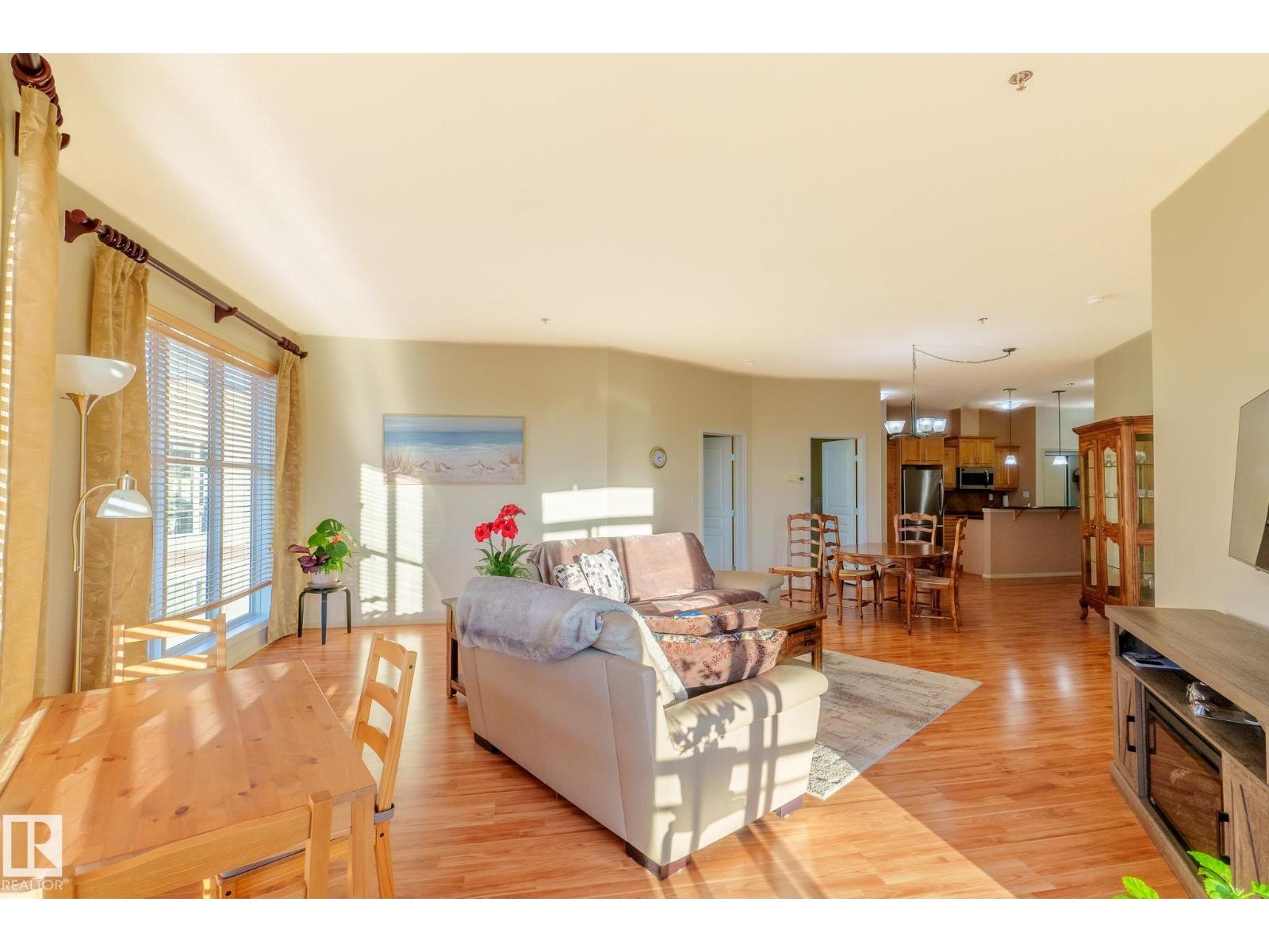 #449 4827 104A ST NW