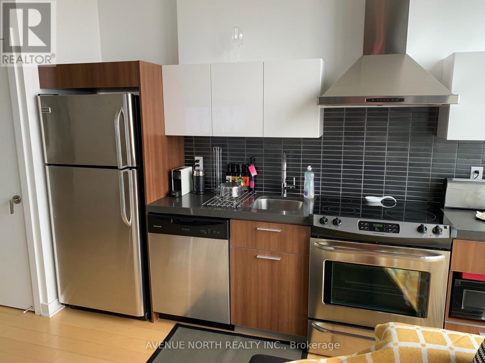 938 - 340 MCLEOD STREET