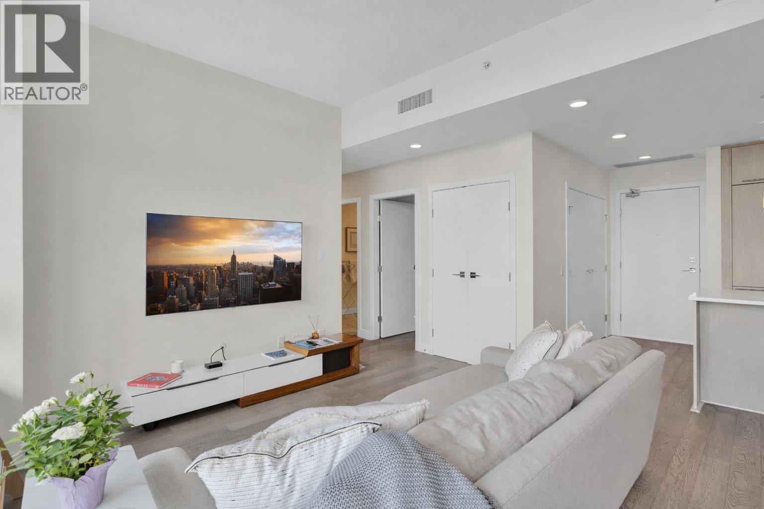 505 5033 CAMBIE STREET