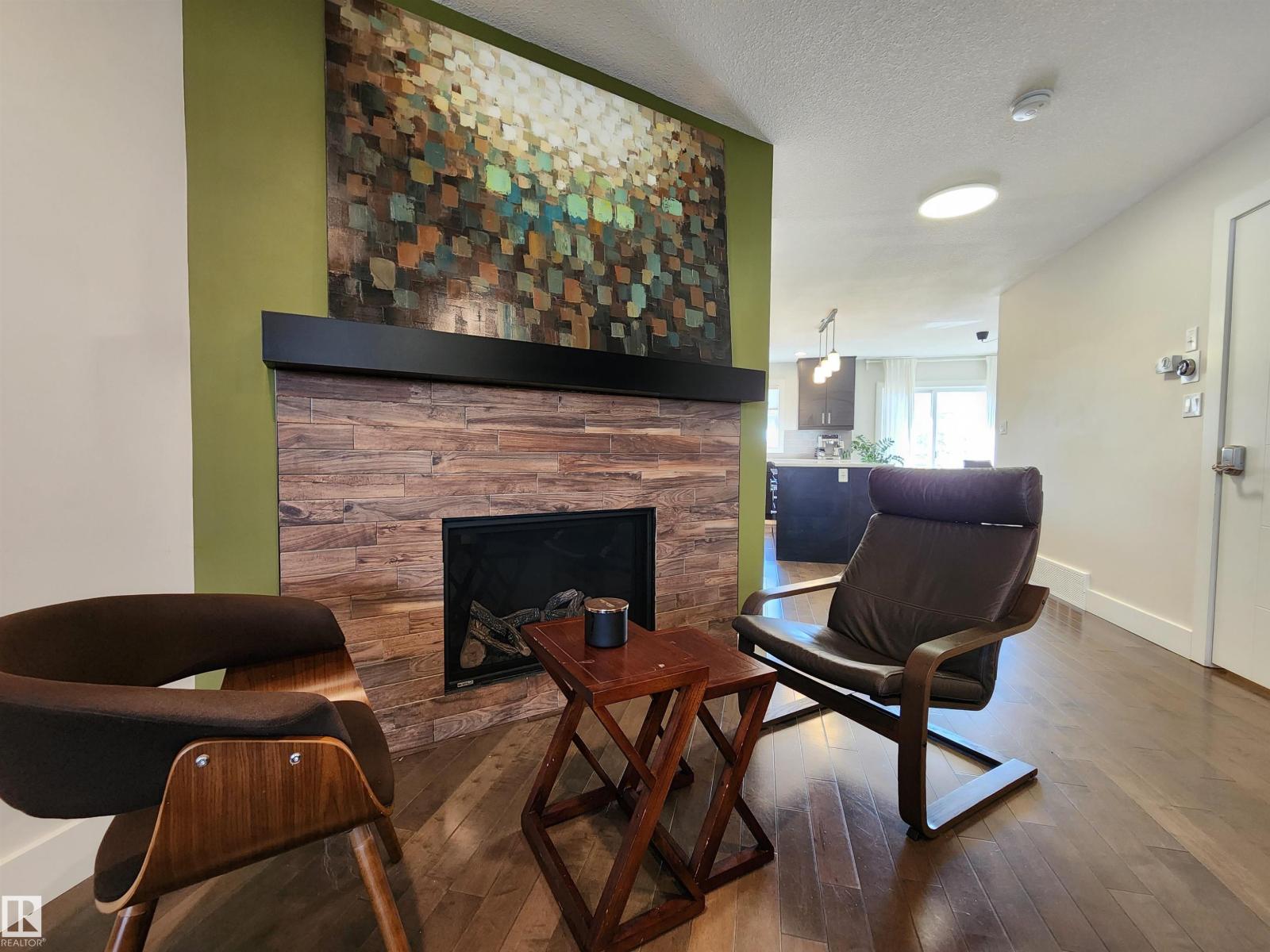 10433 70 AV NW