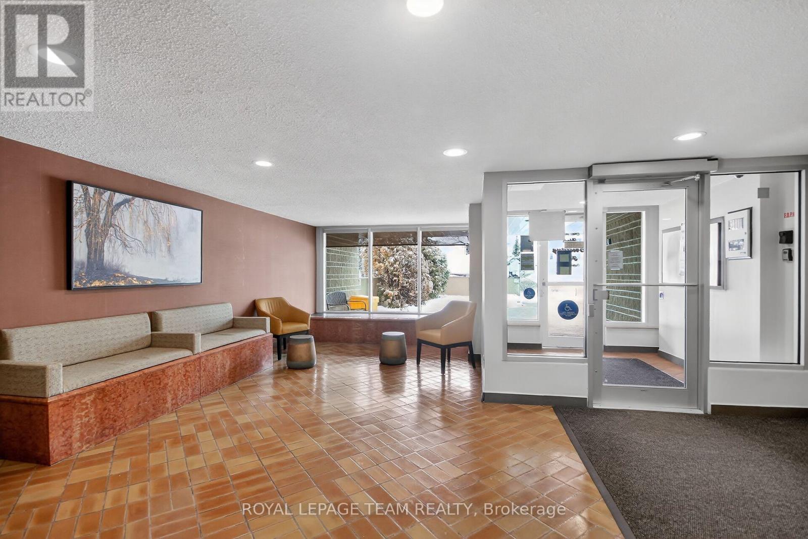 606 - 555 BRITTANY DRIVE