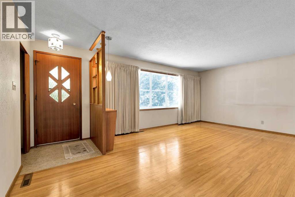 1483 Northmount Drive NW