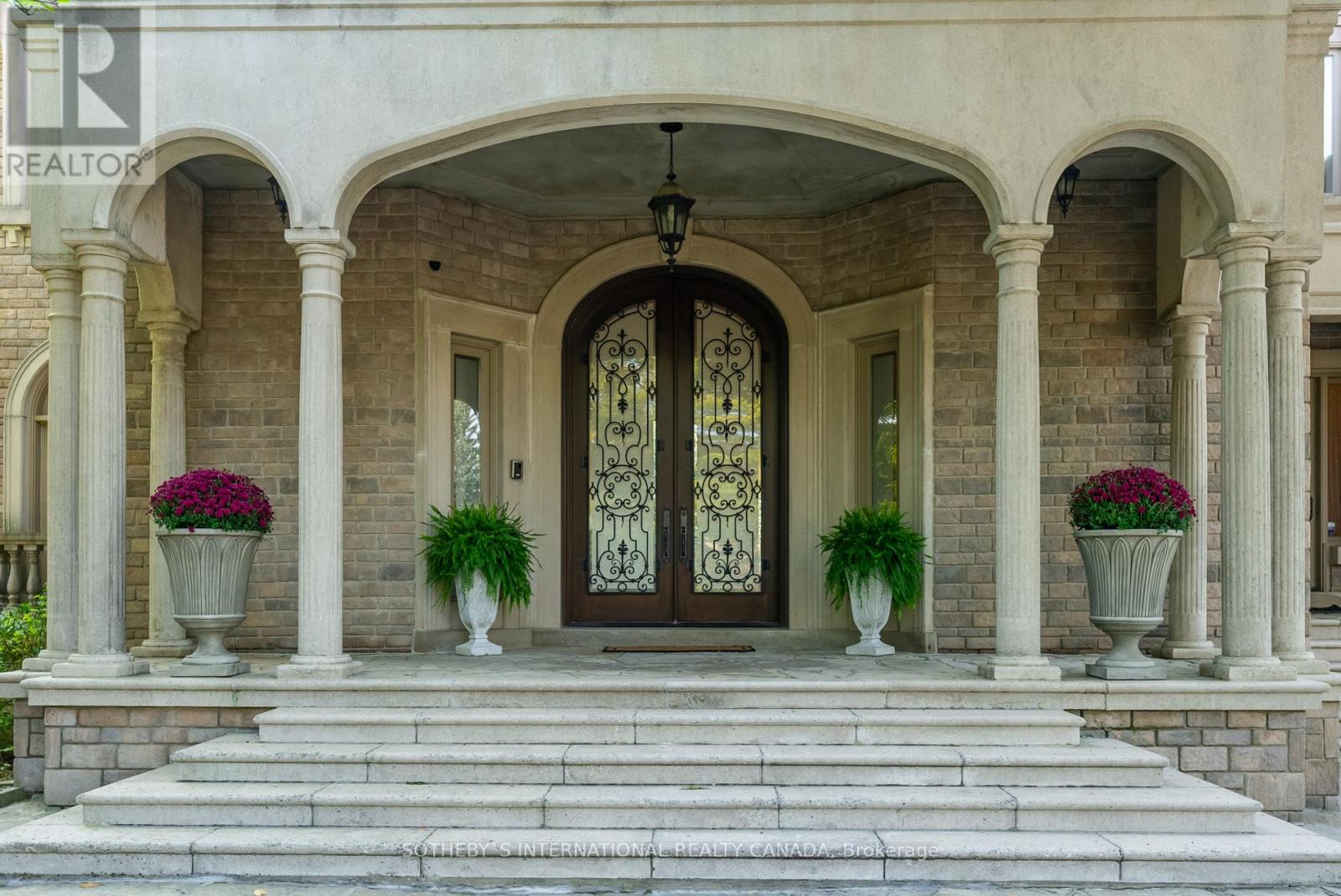 32 ARJAY CRESCENT