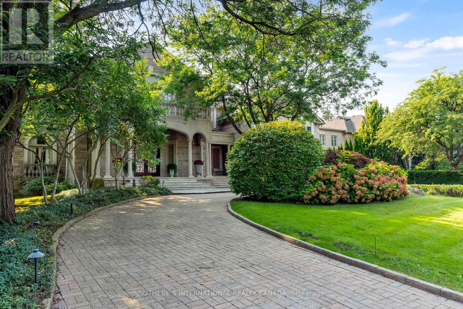 32 ARJAY CRESCENT