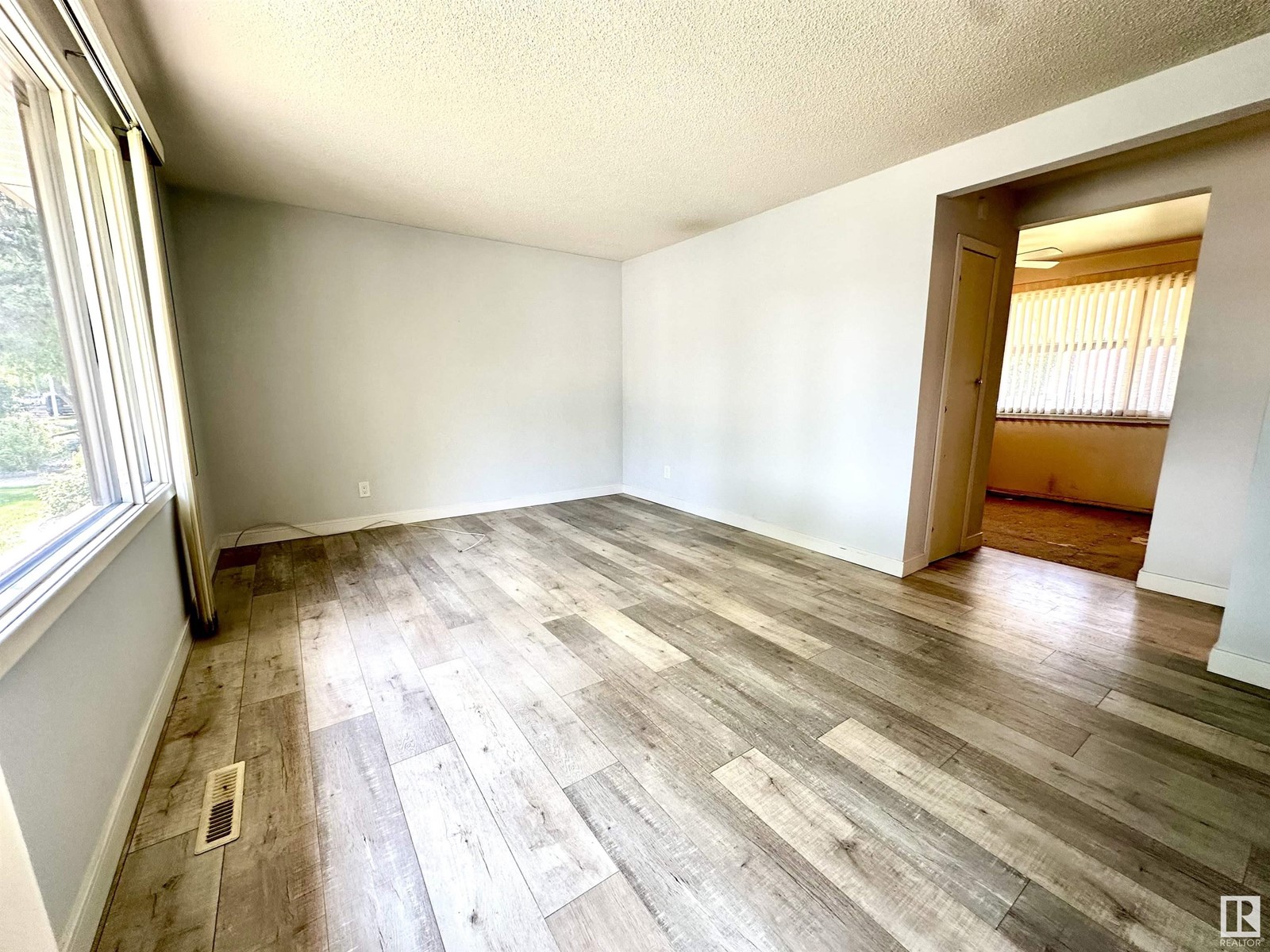 10458 166 ST NW