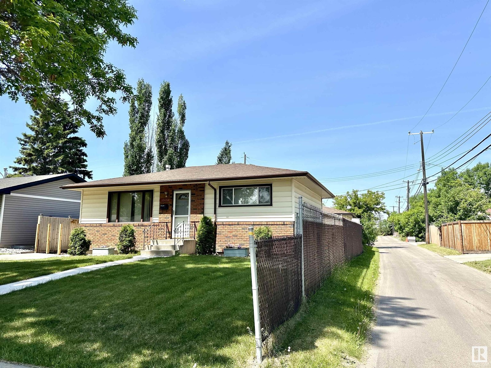 10458 166 ST NW