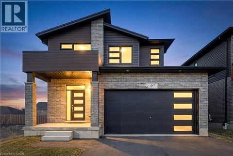 40 MOON Crescent Cambridge ON N1S0C4