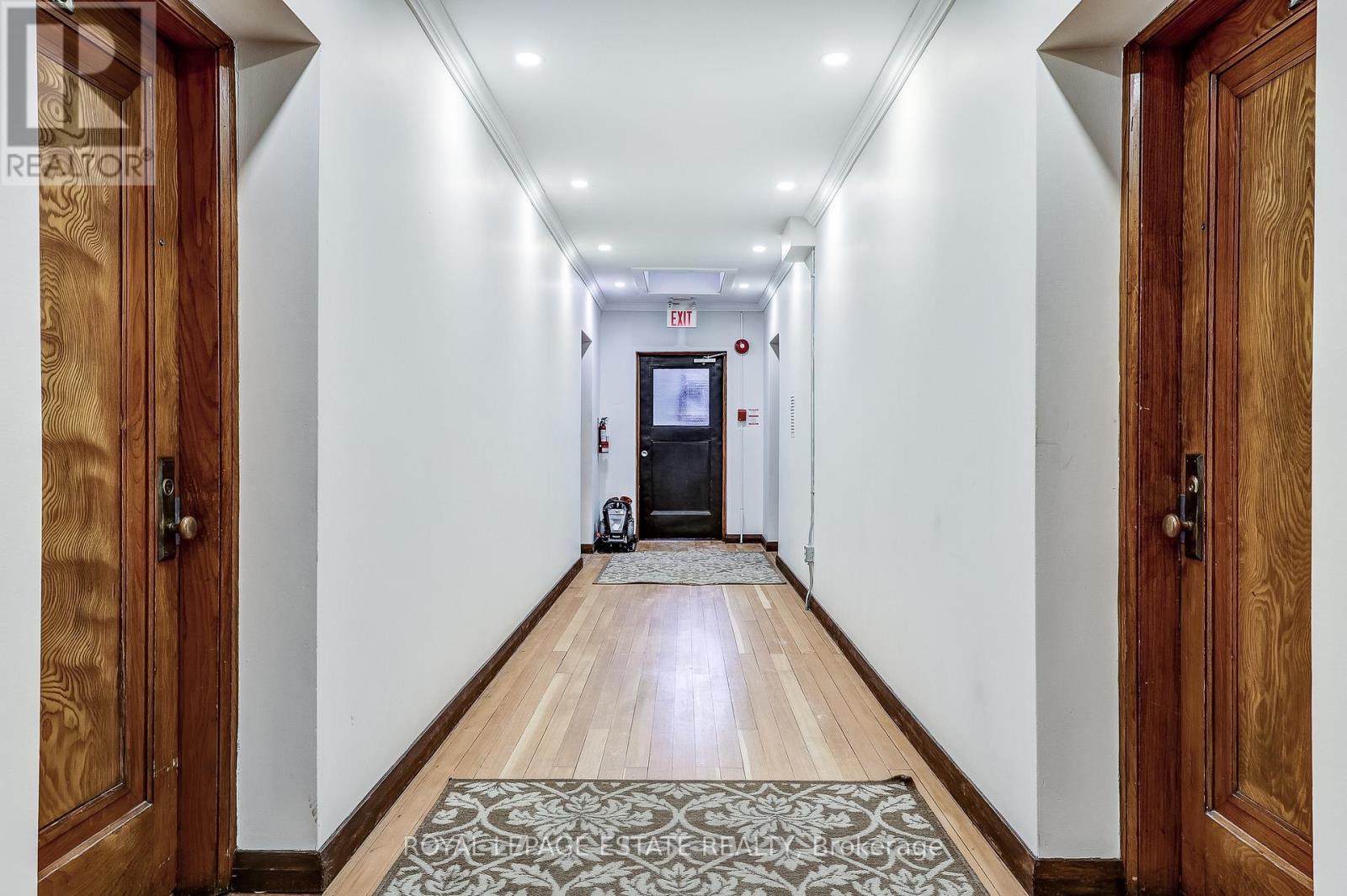 6 - 922 BATHURST STREET