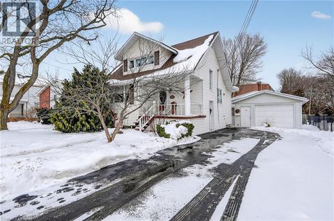 110 LIVINGSTON Avenue Grimsby ON L3M1L6