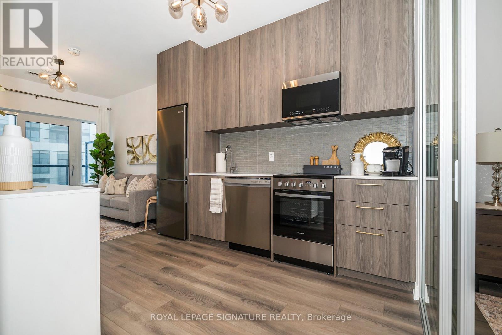 815 - 7439 KINGSTON ROAD