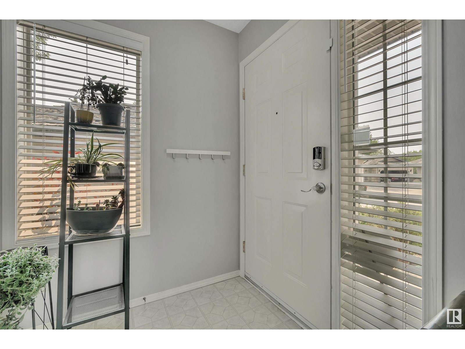 #123 215 BLACKBURN E SW
