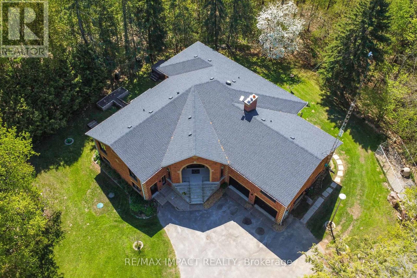 215 RAGLAN ROAD W