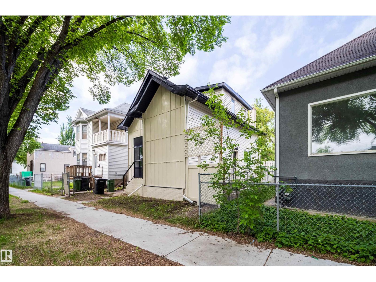 10866 92 ST NW