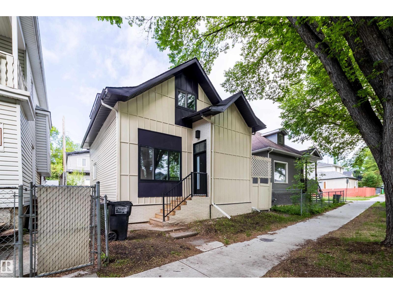 10866 92 ST NW