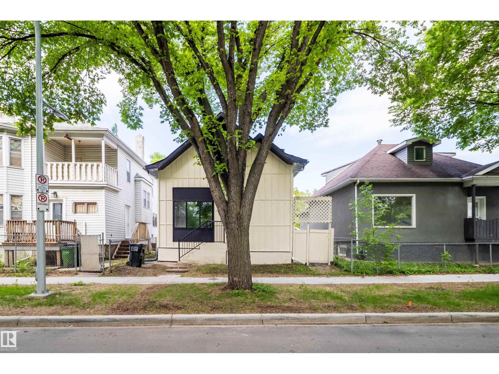 10866 92 ST NW