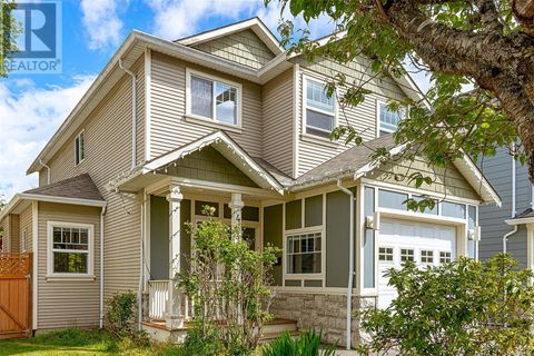 4042 Willowbrook Pl Saanich BC V8Z7W9
