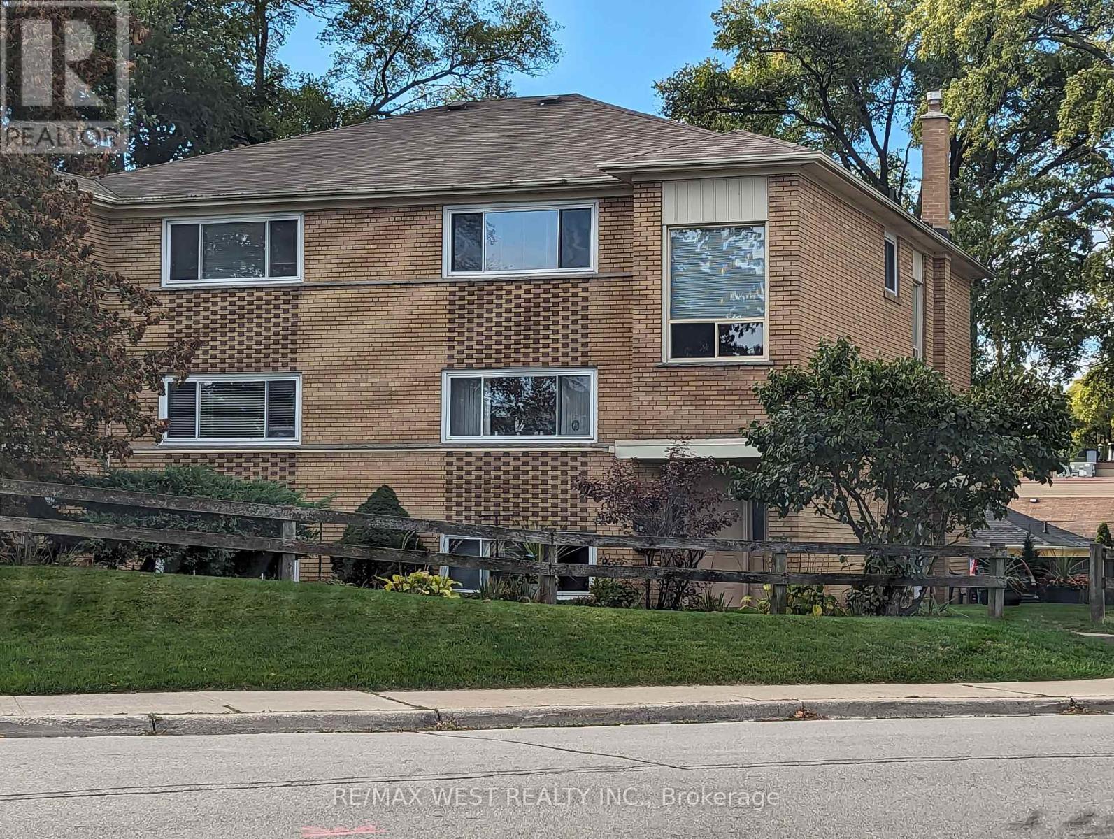 50-52 PETER STREET N