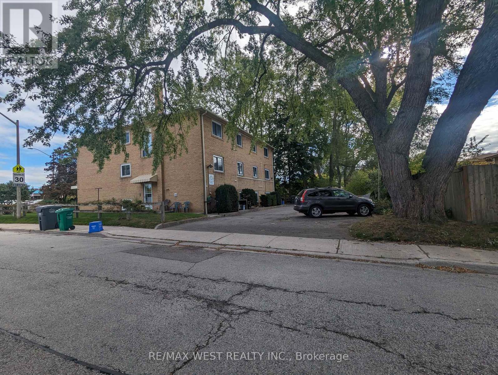 50-52 PETER STREET N