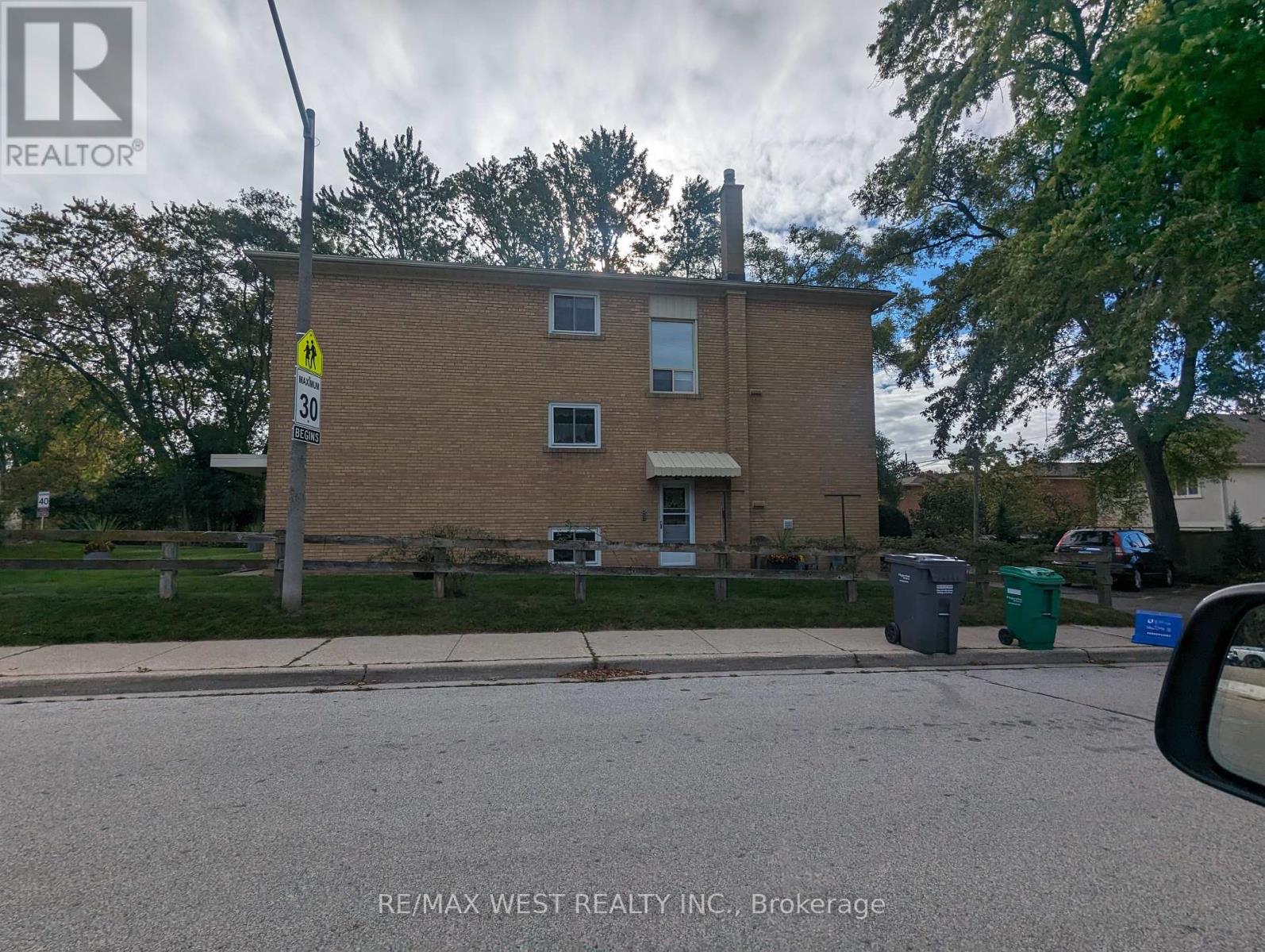 50-52 PETER STREET N