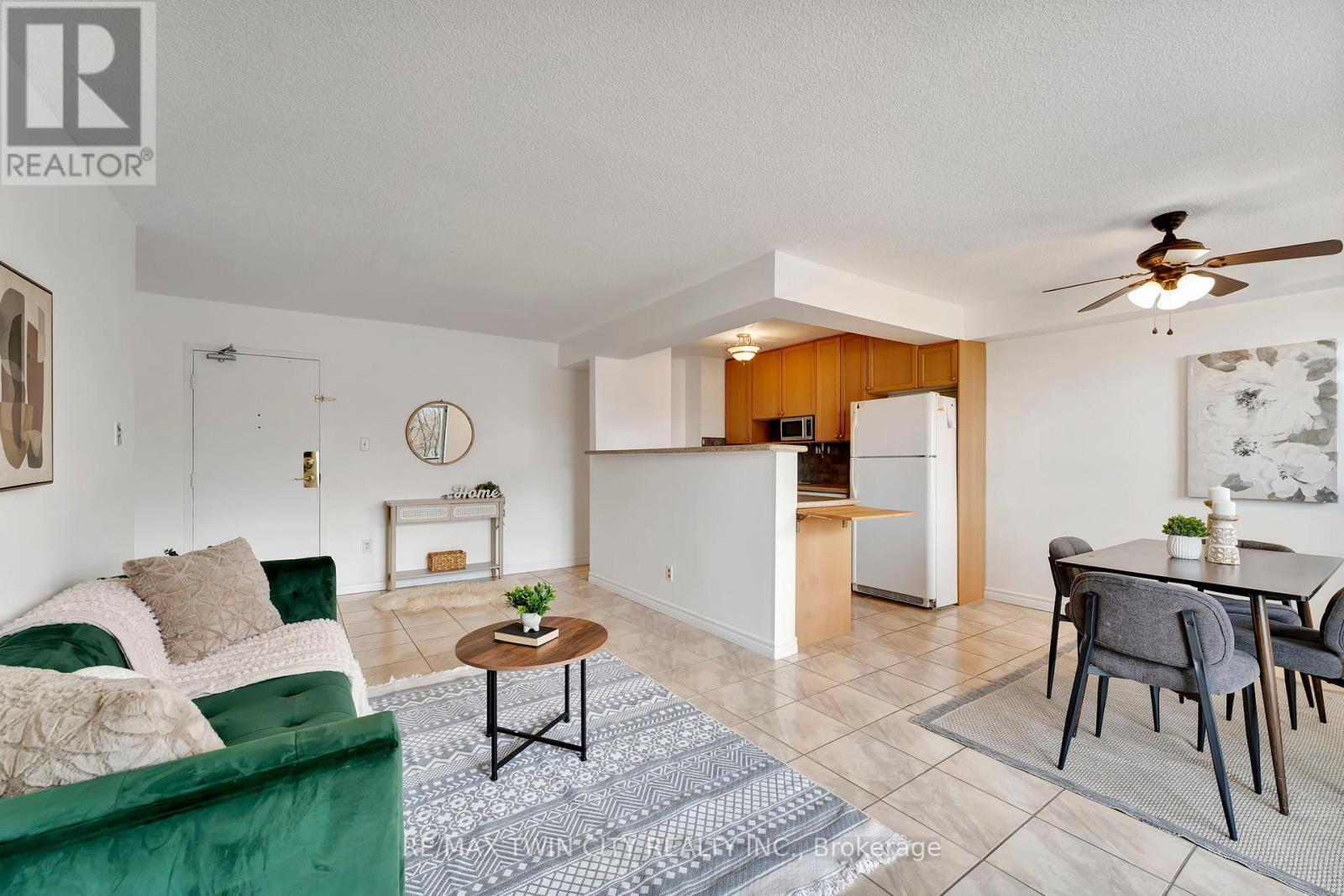 207 - 793 COLBORNE STREET