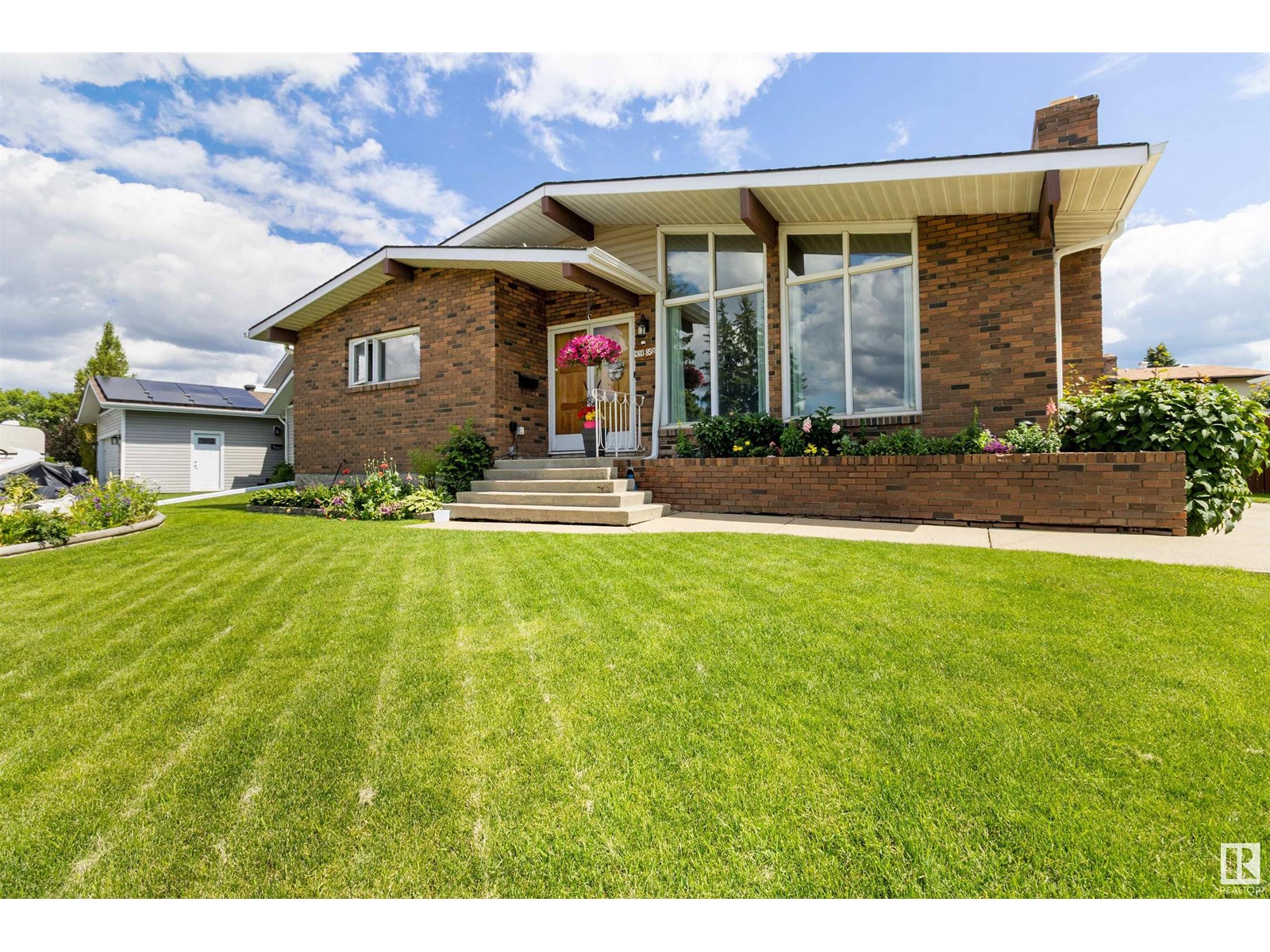 1303 85 ST NW NW