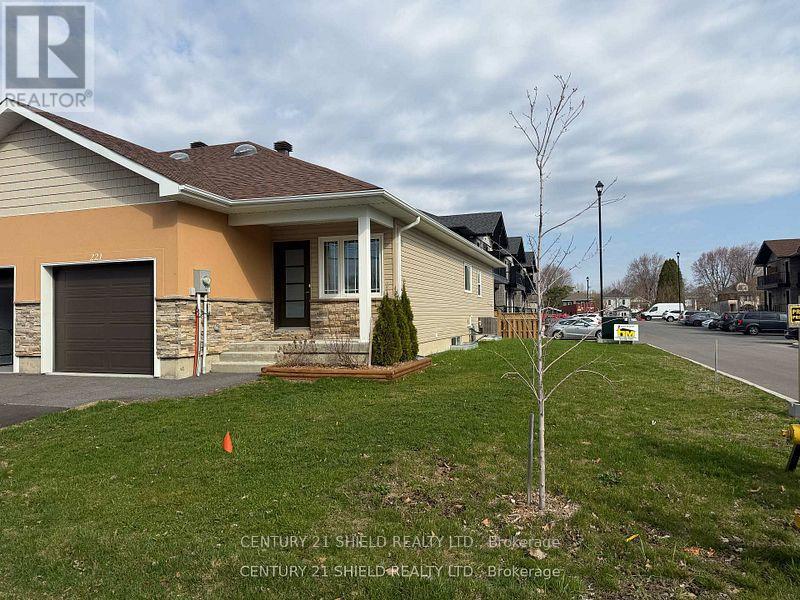 Photo 1 of 22 — 221 THIRD STREET W, Cornwall, ON K6J0B6