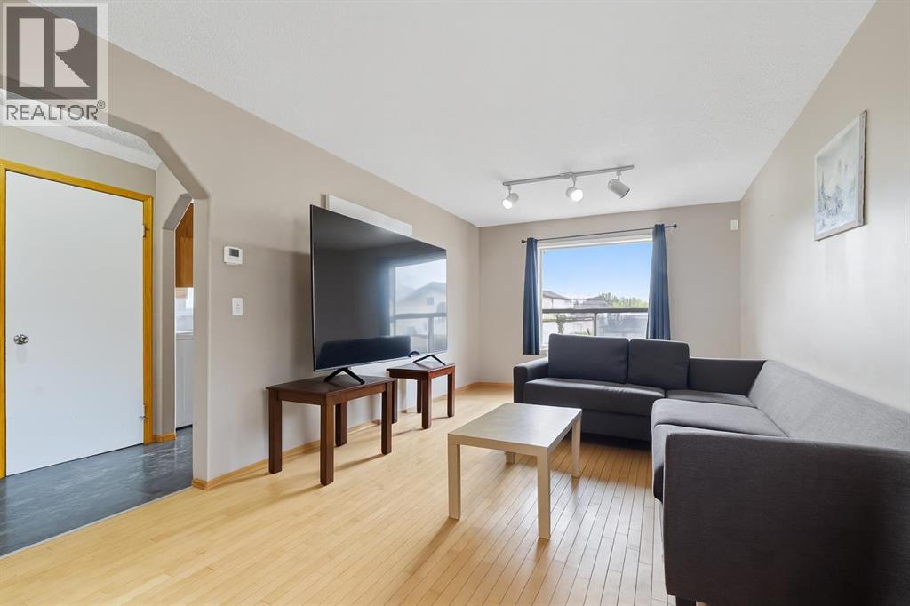 141 Saratoga Close NE