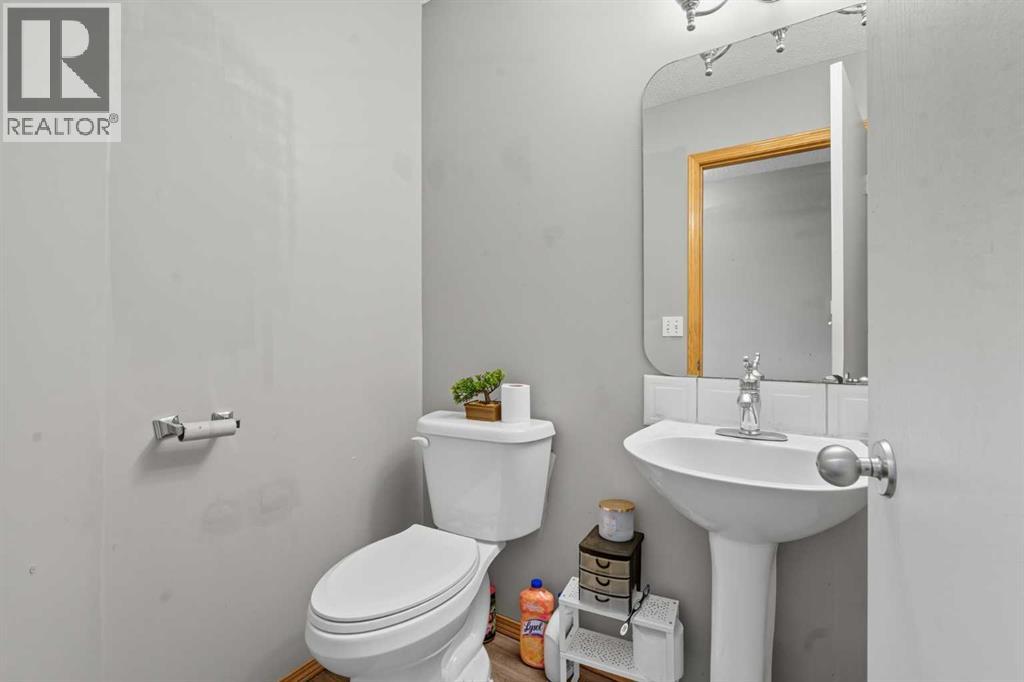 141 Saratoga Close NE