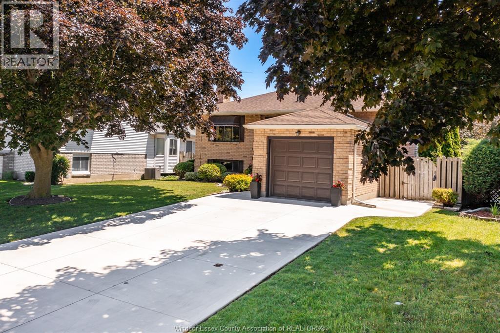384 AMBERLY CRESCENT