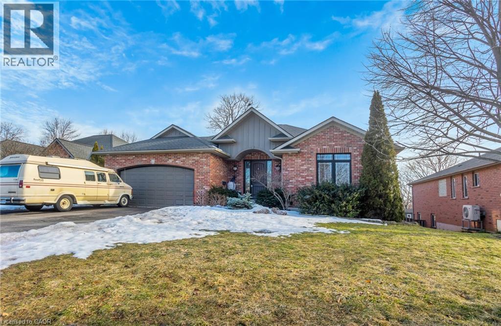 26 WOODLAND Crescent