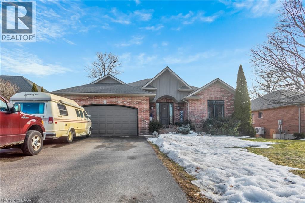 26 WOODLAND Crescent