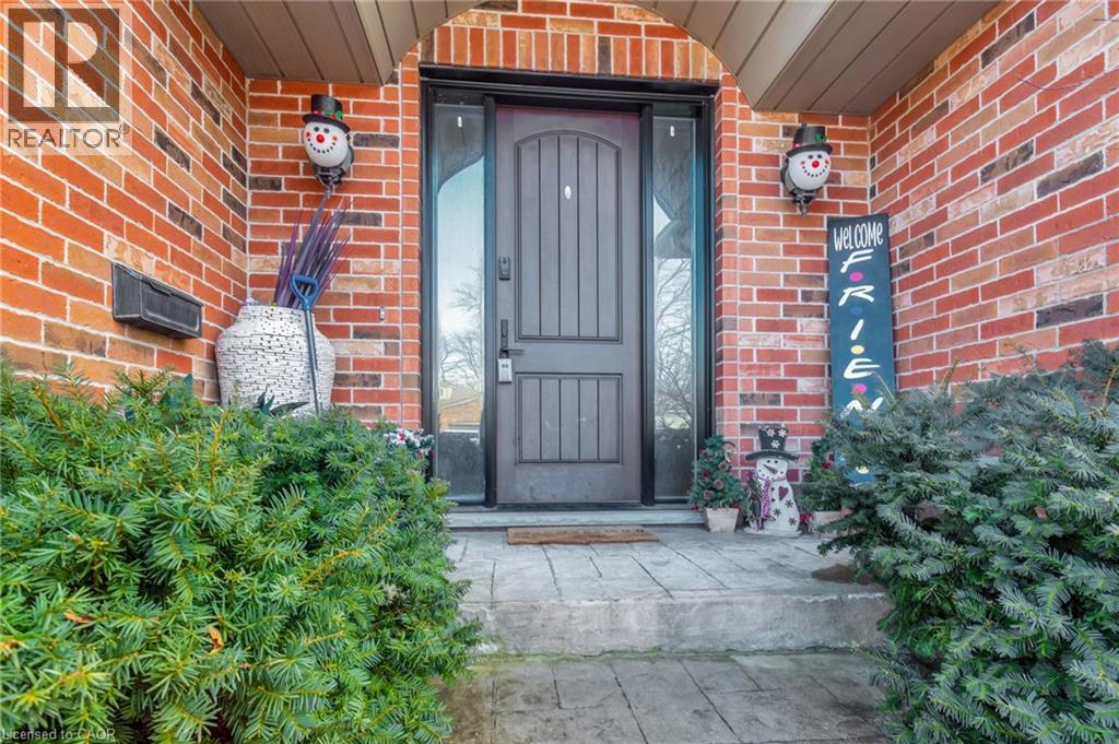 26 WOODLAND Crescent