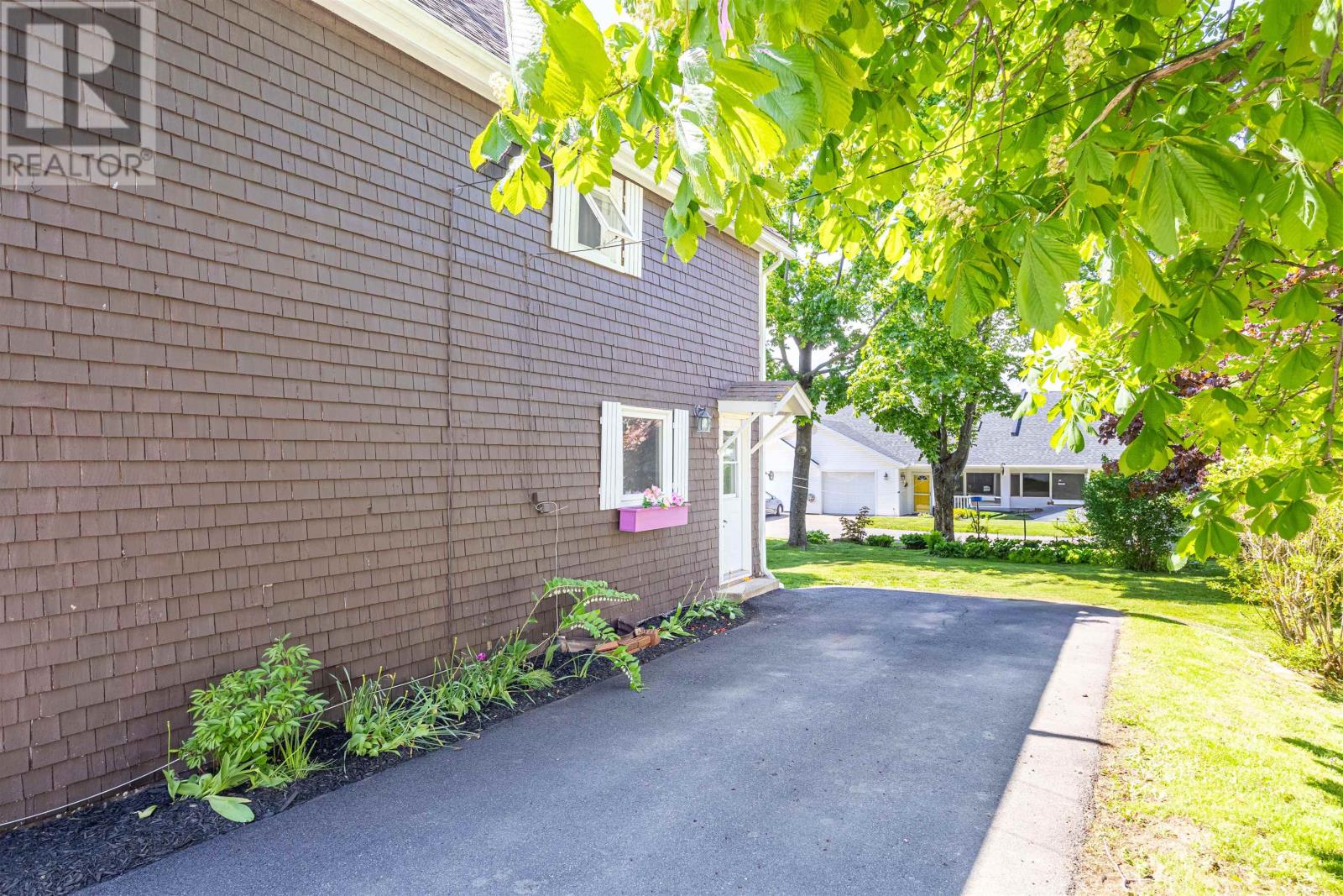 91 + vacant lot Gerald