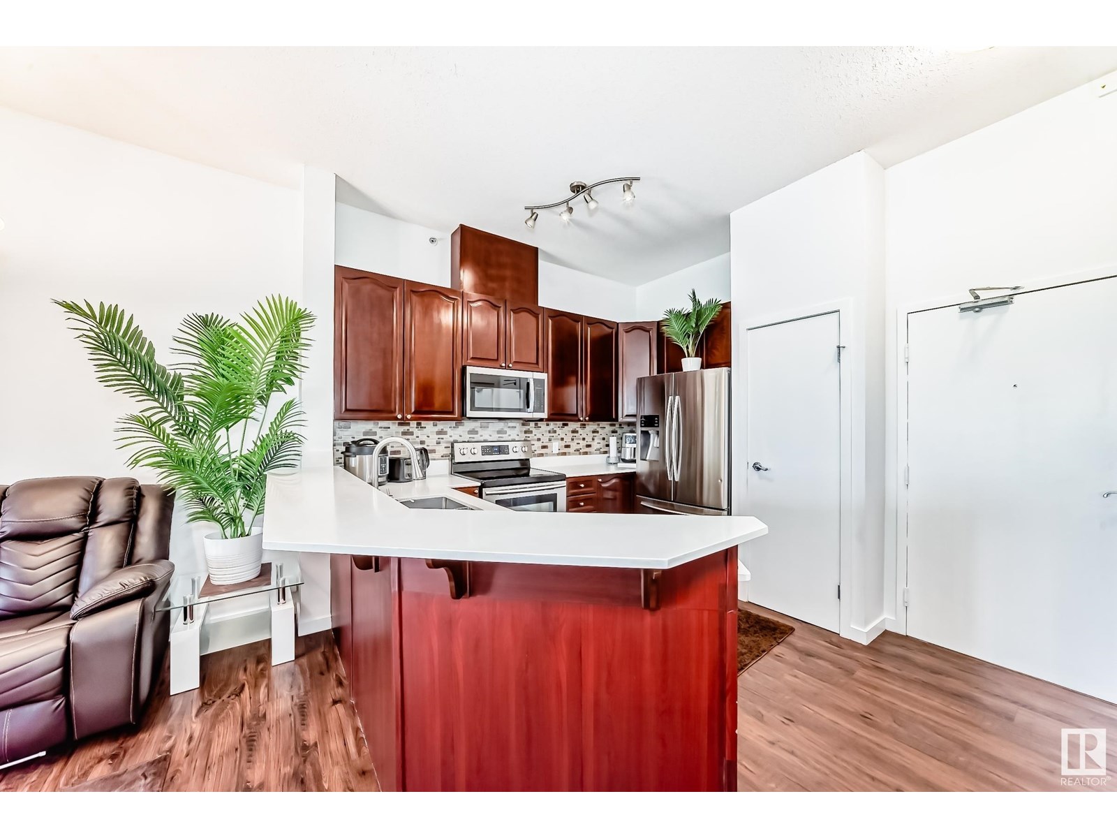 #412 4312 139 AV NW