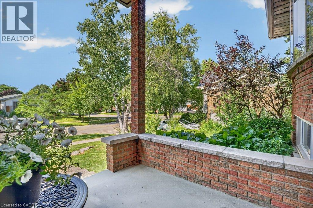 11 GRAYWOOD Court