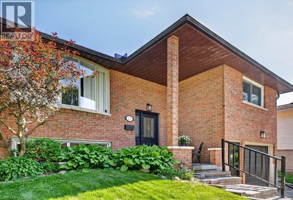 11 GRAYWOOD Court