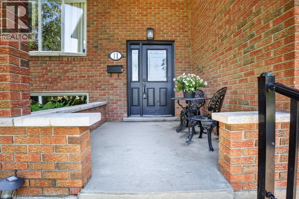 11 GRAYWOOD Court