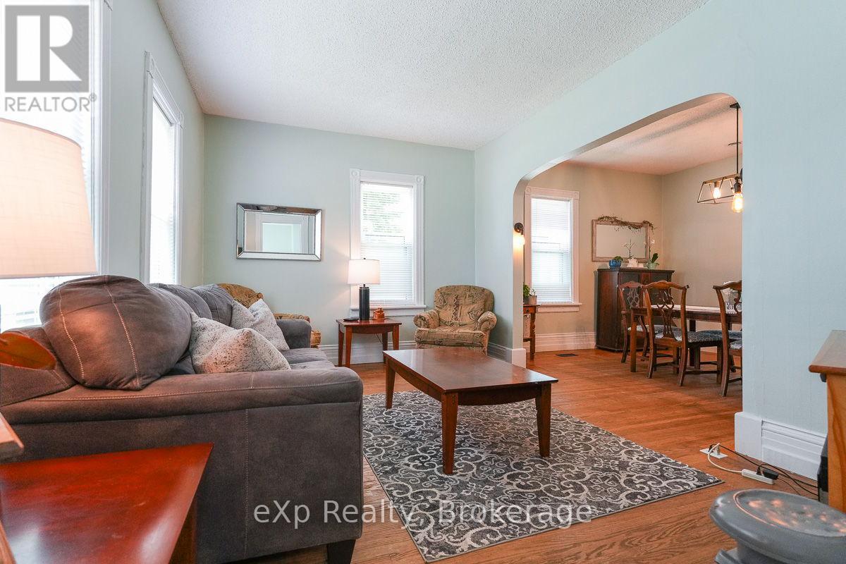 594 10TH A STREET W